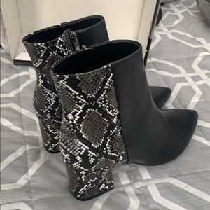 Nine West boots iliora size 8 snake skin
